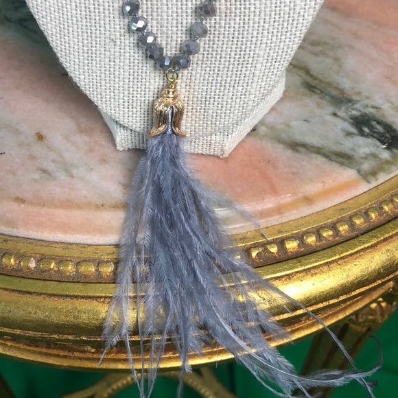 Long beaded necklace with feather - Picture 3 of 5